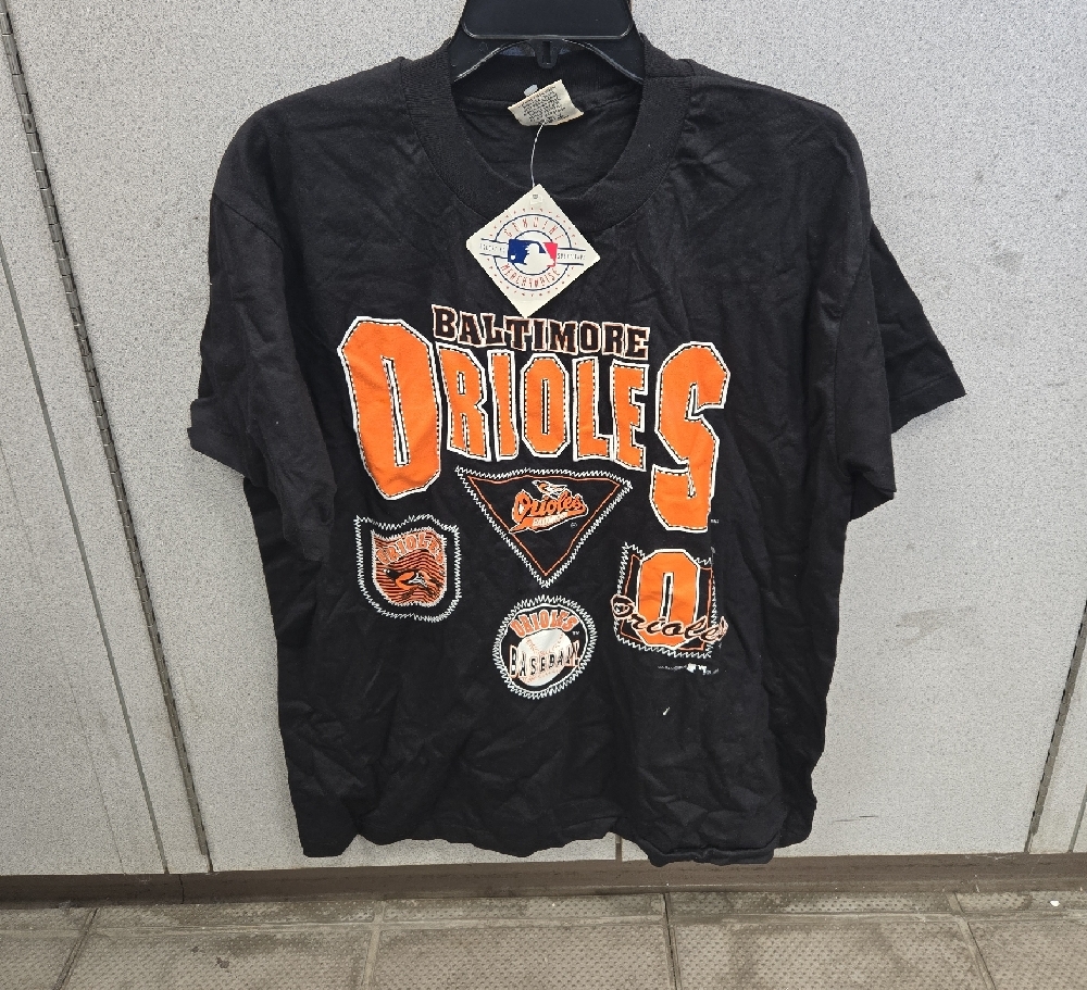 NWT Baltimore Orioles Black T-Shirt Graphic Size Large